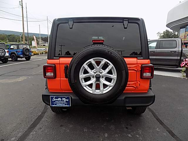  2023 Jeep Wrangler Image: 4