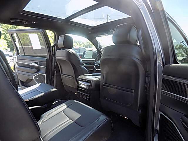  2024 Jeep Wagoneer Image: 9