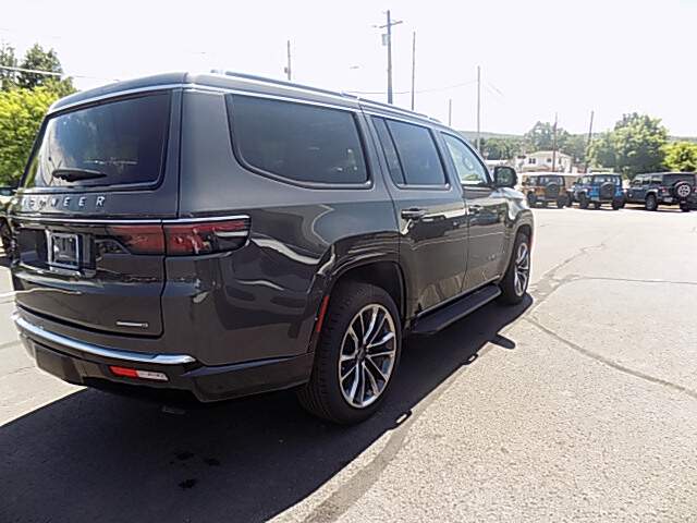 2024 Jeep Wagoneer Image: 3