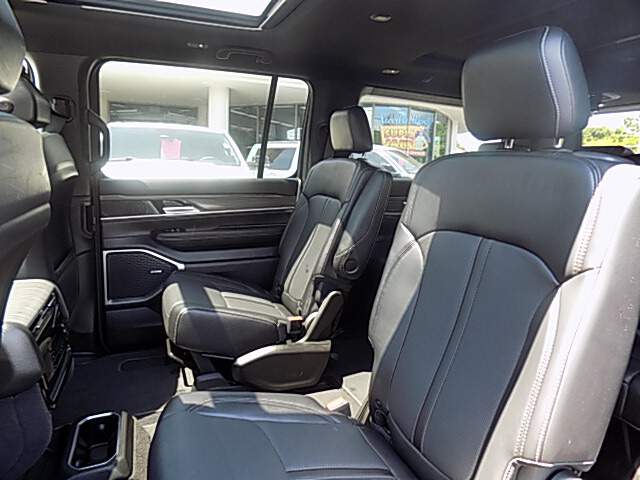  2024 Jeep Wagoneer Image: 7