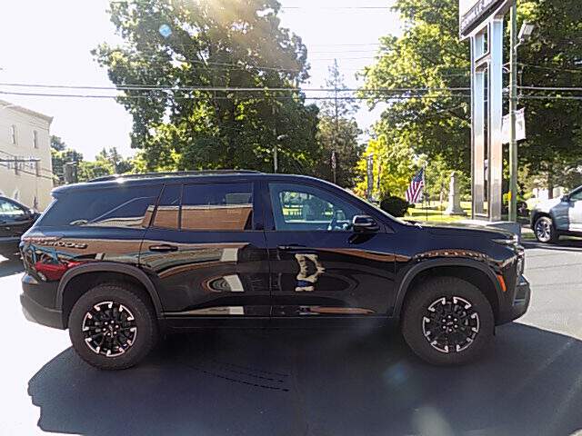 2026 Chevrolet Traverse Image: 3