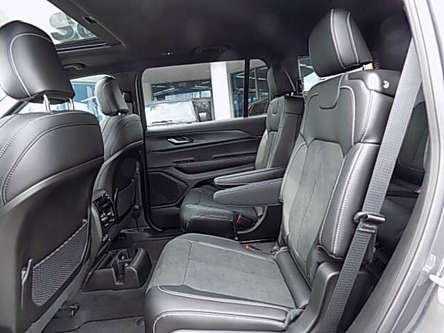  2025 Jeep Grand Cherokee L…