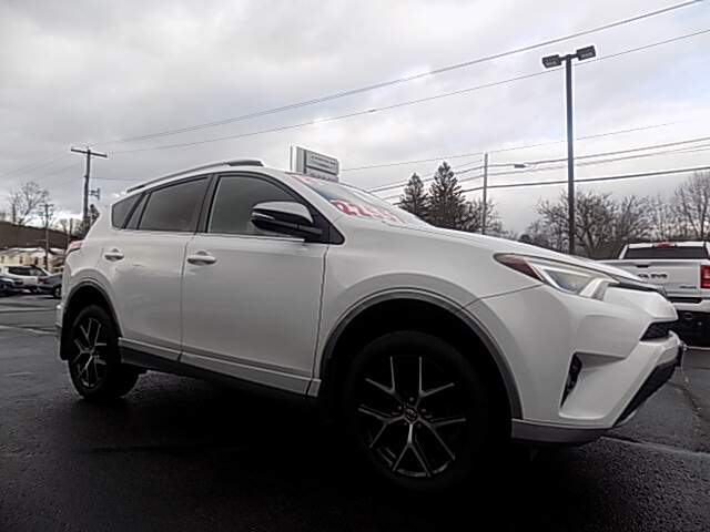  2018 Toyota RAV4 Image: 3