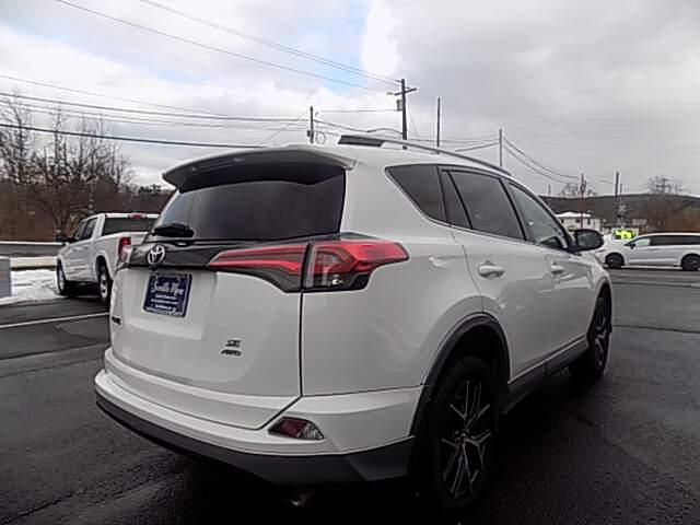  2018 Toyota RAV4 Image: 4