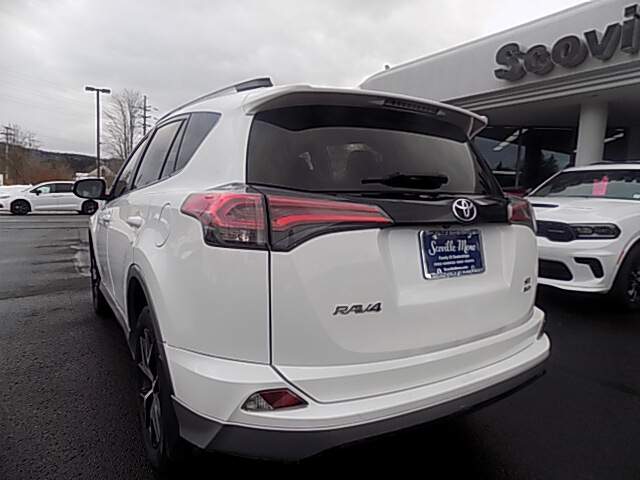  2018 Toyota RAV4 Image: 5