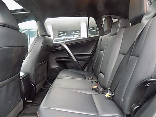  2018 Toyota RAV4 Image: 7