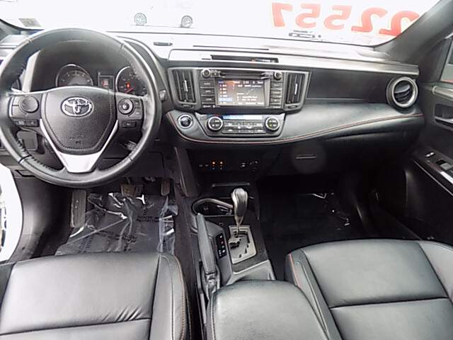 2018 Toyota RAV4 Image: 8
