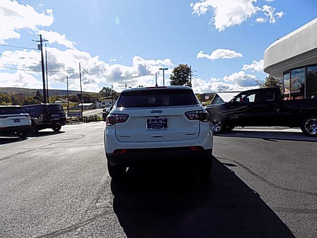  2022 Jeep Compass Image: 2