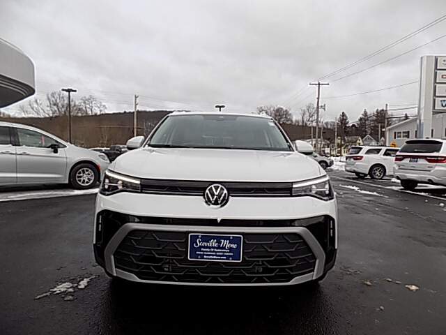  2025 Volkswagen Taos Image: 1