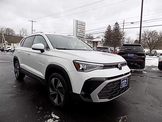  2025 Volkswagen Taos Image: 2