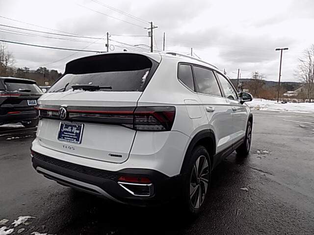  2025 Volkswagen Taos Image: 3