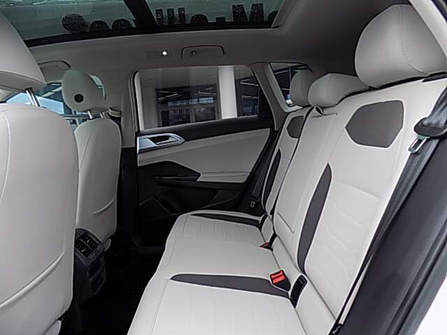  2025 Volkswagen Taos Image: 7