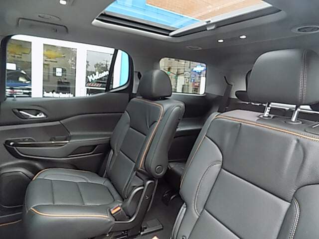  2023 GMC Acadia Image: 8