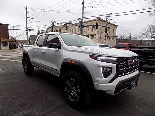  2024 GMC Canyon Image: 2