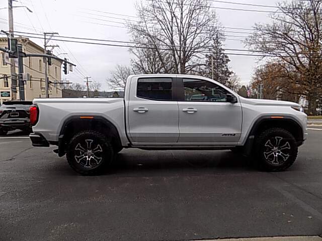  2024 GMC Canyon Image: 3