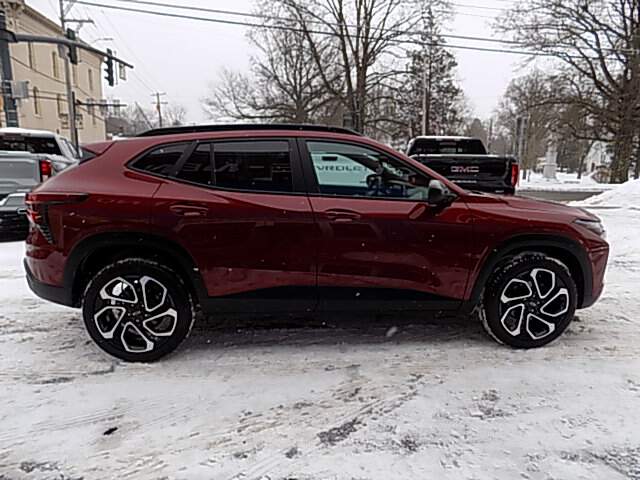  2024 Chevrolet Trax Image: 3