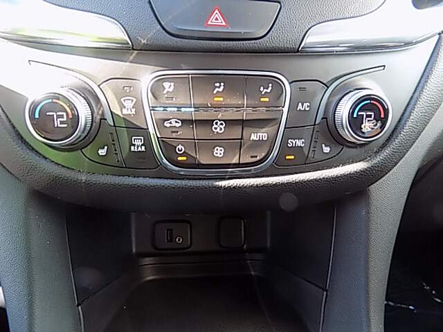  2018 Chevrolet Equinox Image: 13