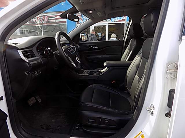  2023 GMC Acadia Image: 10