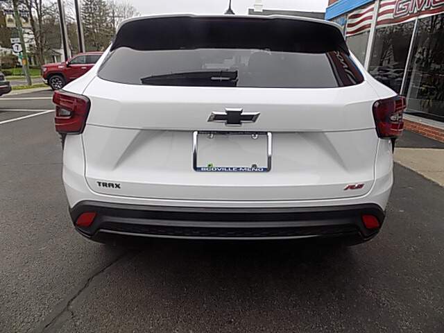  2024 Chevrolet Trax Image: 3