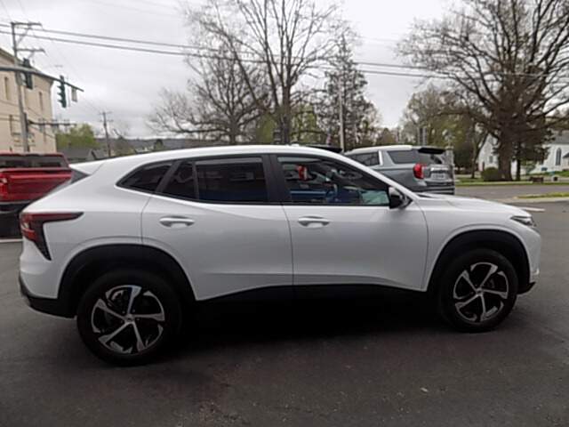  2024 Chevrolet Trax Image: 5