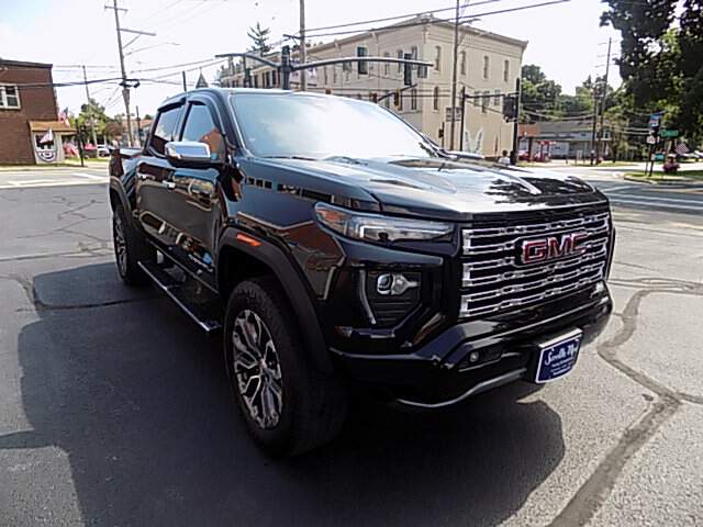  2023 GMC Canyon Image: 2