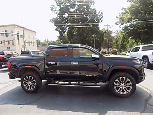  2023 GMC Canyon Image: 3
