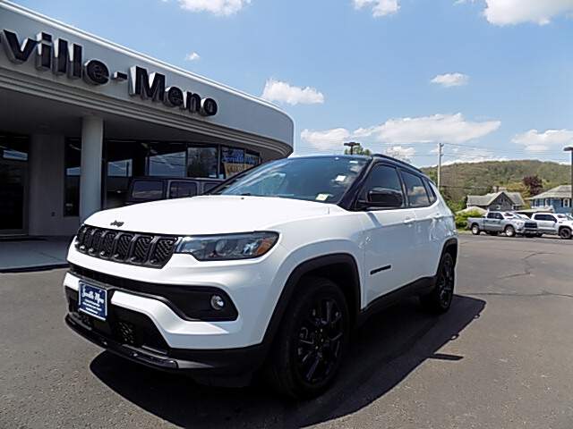  2023 Jeep Compass Image: 0