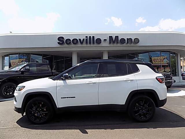  2023 Jeep Compass Image: 3