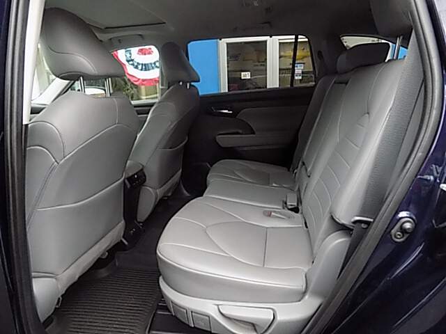  2021 Toyota Highlander Image: 9