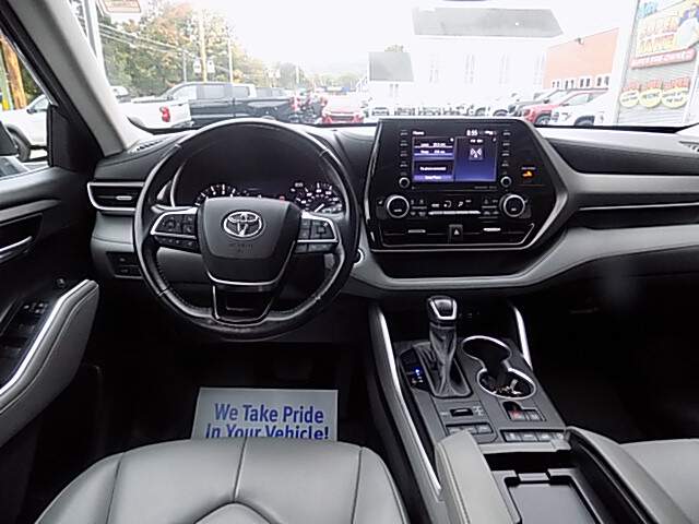  2021 Toyota Highlander Image: 10