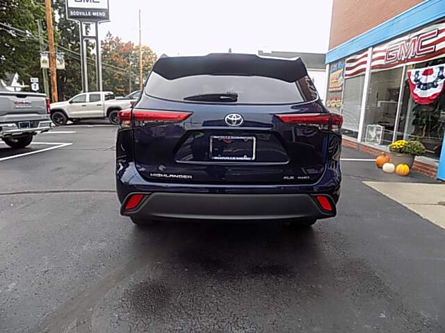  2021 Toyota Highlander Image: 3