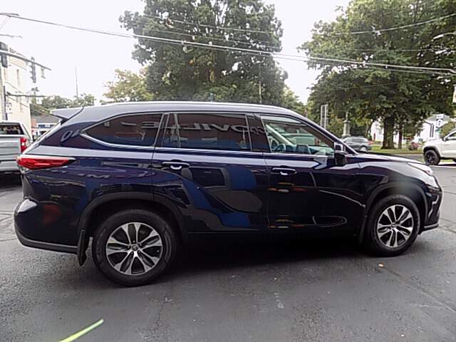  2021 Toyota Highlander Image: 5