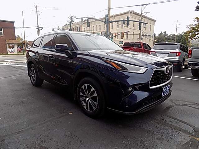 2021 Toyota Highlander Image: 6