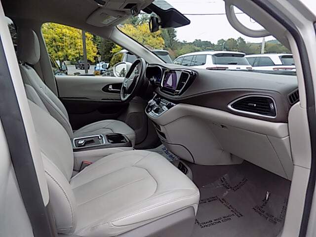  2021 Chrysler Pacifica Image: 10