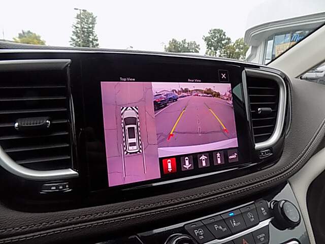  2021 Chrysler Pacifica Image: 11