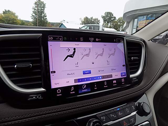  2021 Chrysler Pacifica Image: 12