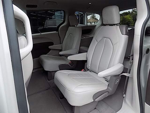  2021 Chrysler Pacifica Image: 7