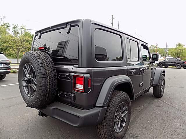  2026 Jeep Wrangler Image: 3