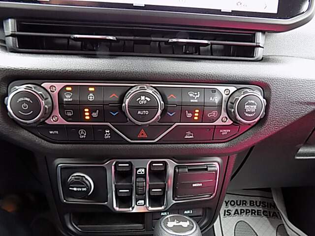  2026 Jeep Wrangler Image: 7