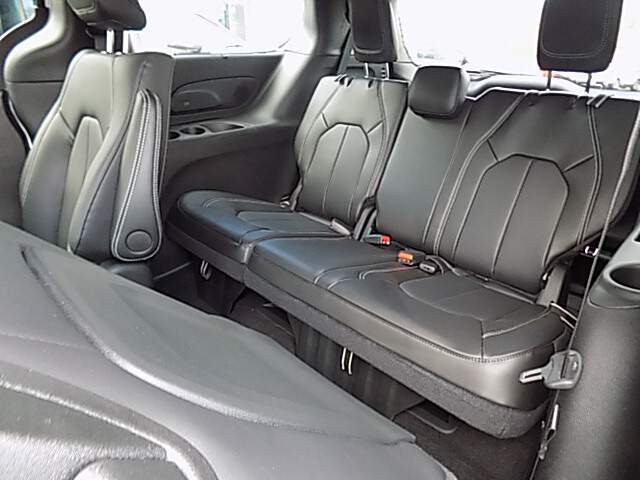  2024 Chrysler Pacifica Image: 5