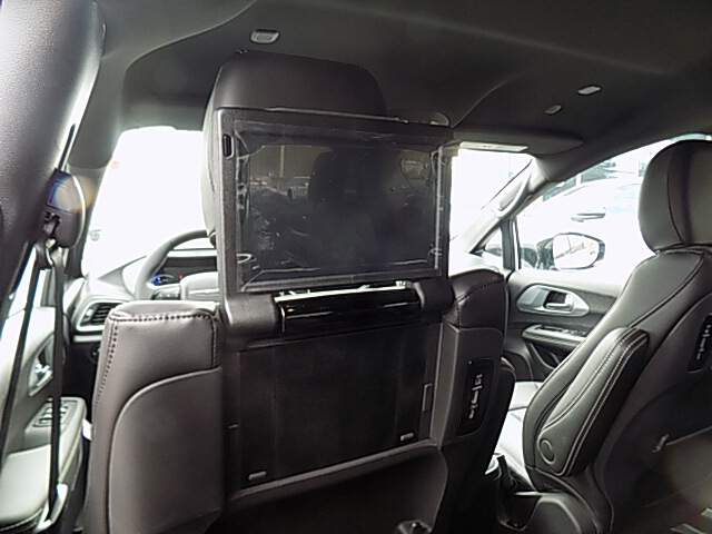  2024 Chrysler Pacifica Image: 7