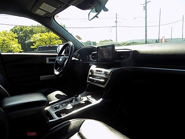  2022 Ford Explorer Image: 9