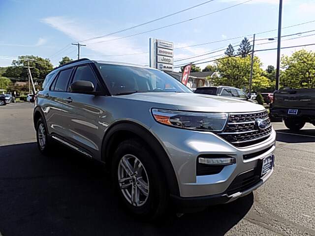  2022 Ford Explorer Image: 3