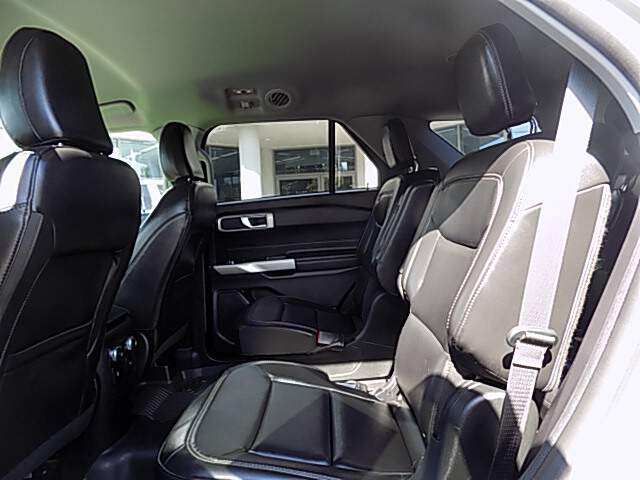  2022 Ford Explorer Image: 7