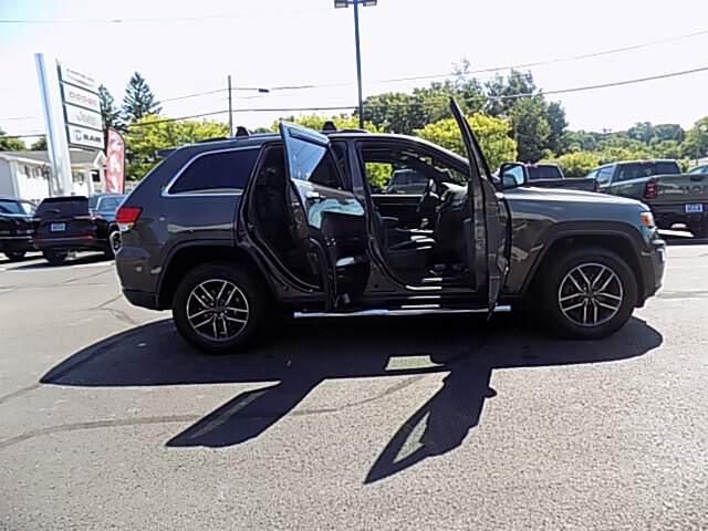  2019 Jeep Grand Cherokee Image:…