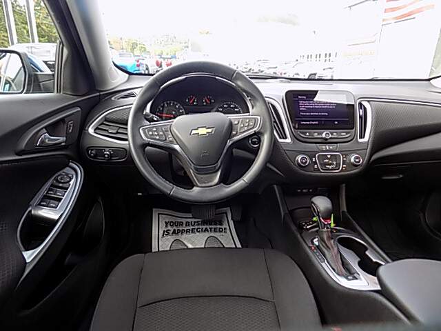  2024 Chevrolet Malibu Image: 9