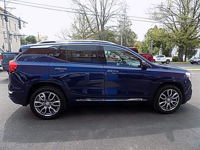  2022 GMC Terrain Image: 5