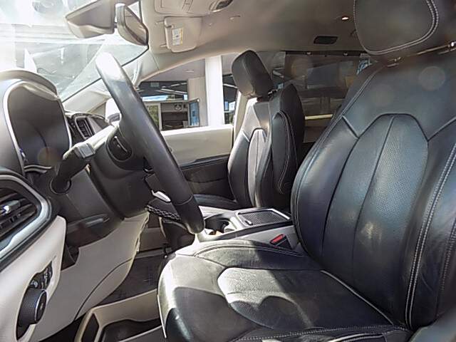  2022 Chrysler Pacifica Image: 6
