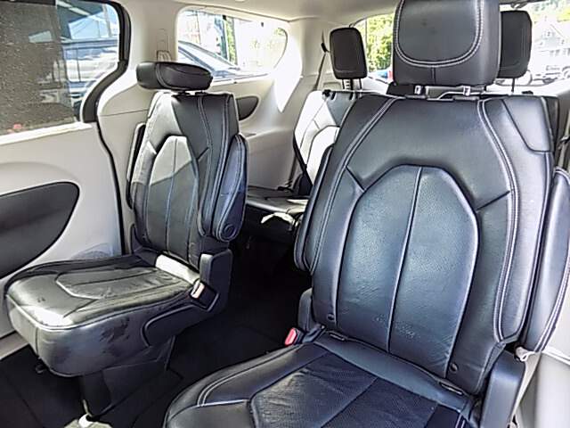  2022 Chrysler Pacifica Image: 7