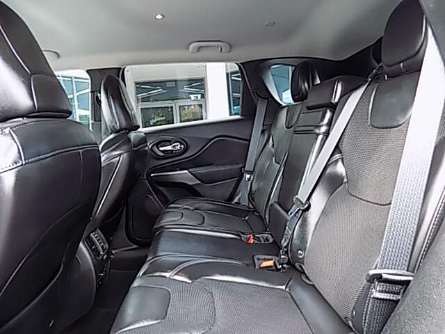  2019 Jeep Cherokee Image: 9